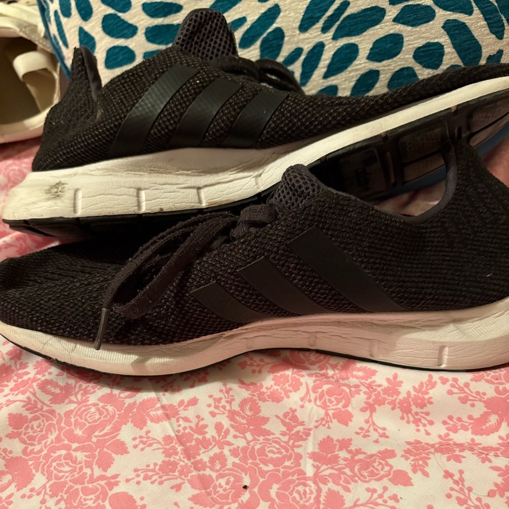 Adidas swift run 1.0 worn great price
men’s 9 women’s 11 Athletic miles left! - Picture 2 of 9